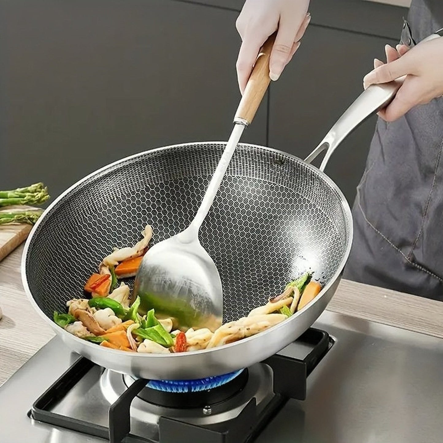 Stekpanna i titanlegering, non-stick yta, teflonfri