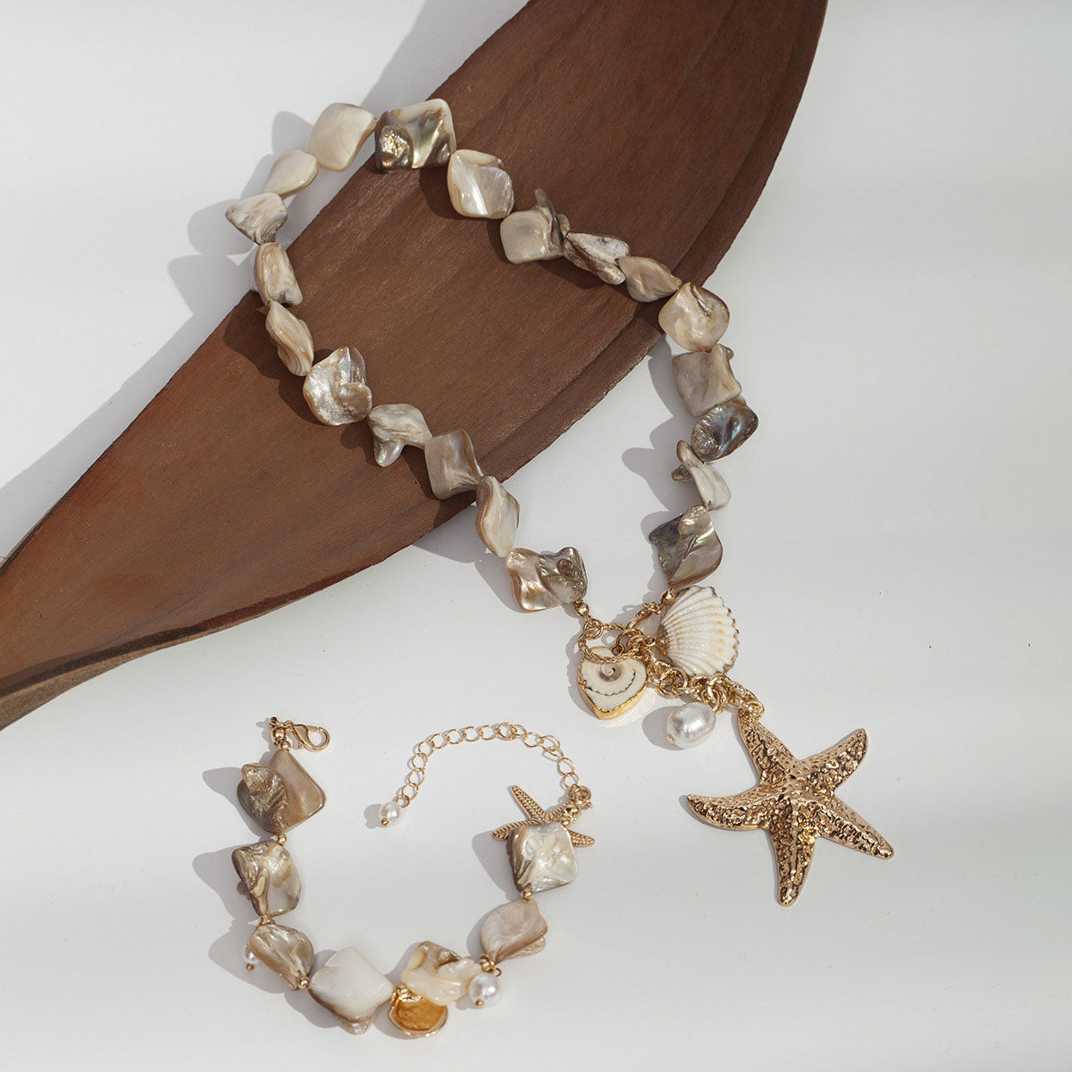 🌊Halsband med snäckor och sjöstjärnor i havsstil🐚