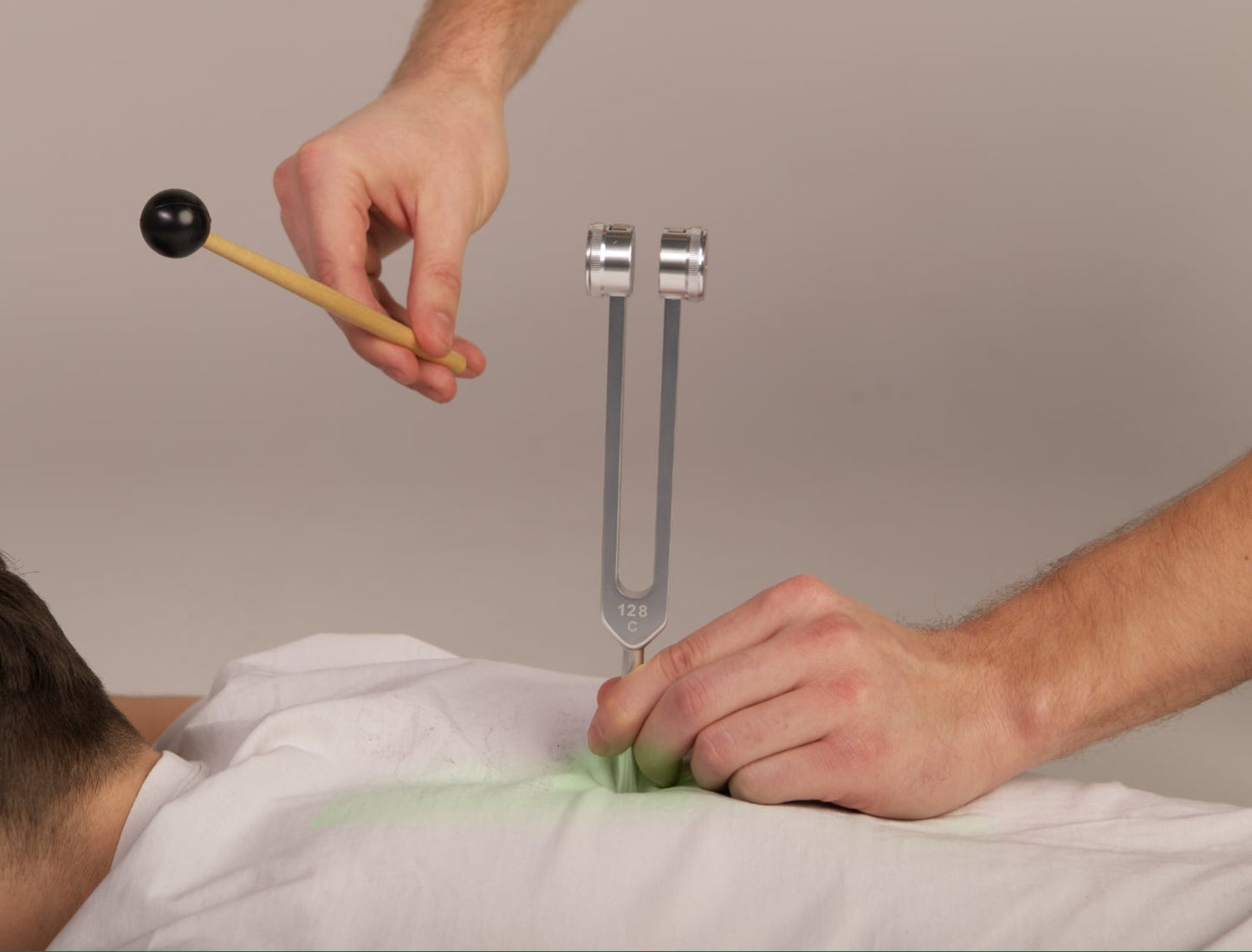 128 Hz helande stämgaffel