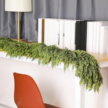 Rottingväggbonad av tall- och cypressblad