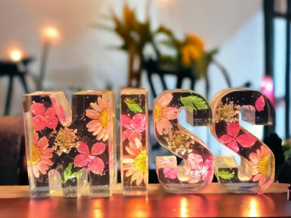 🌸Nattlampa med blommor i harts