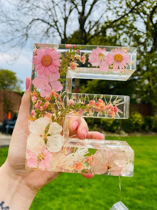 🌸Nattlampa med blommor i harts